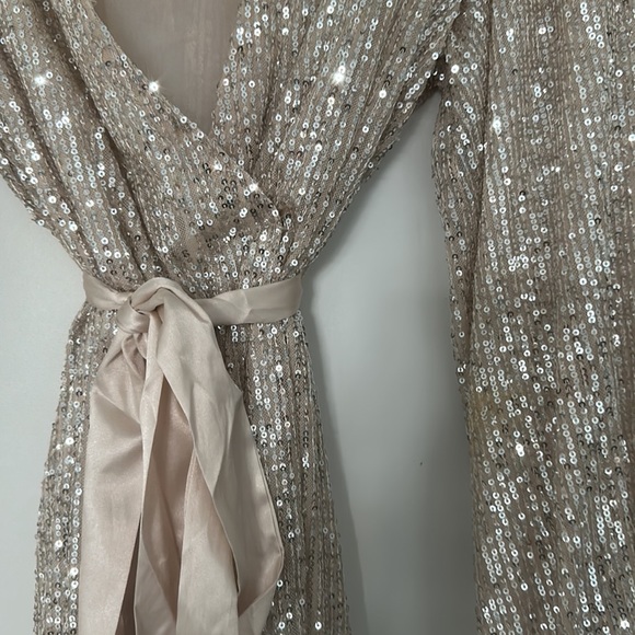 Sequin wrap dress with satin tie - Picture 2 of 2